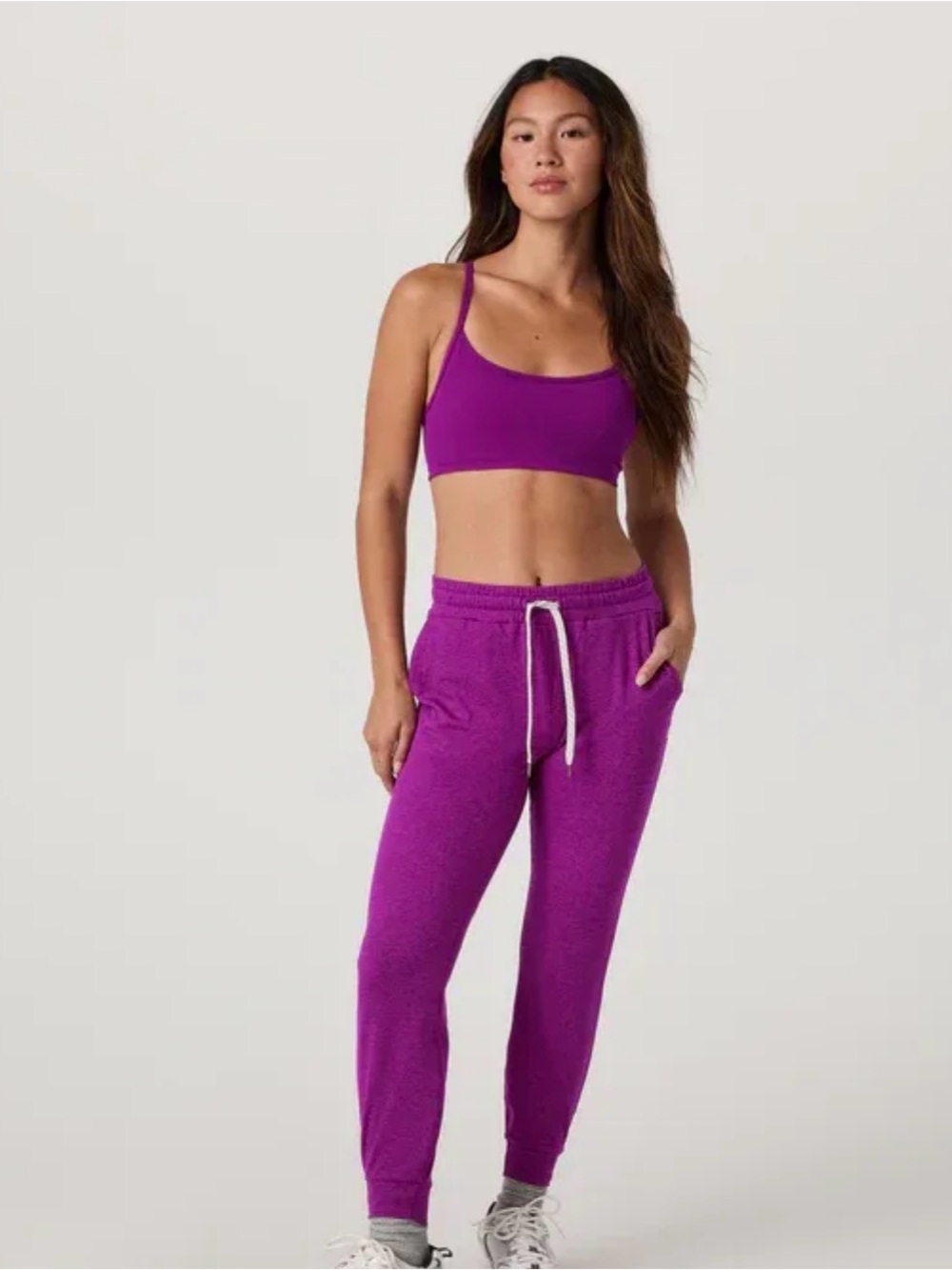 Vuori Performance Joggers in Magenta - NWT